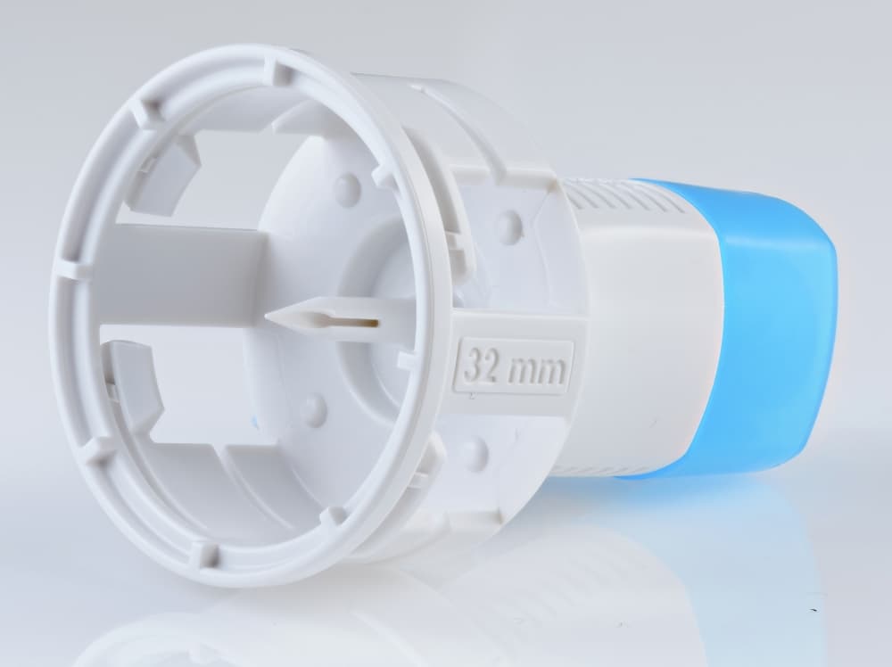 Chemfort vial  adaptor-Picture of Chemfort vial  adaptor, 32mm with a protecrive cap bottom