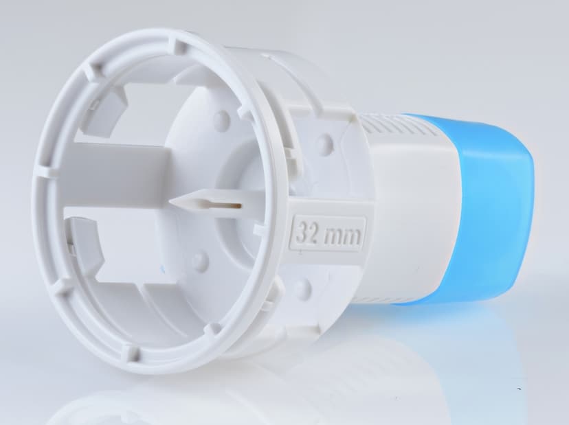 Chemfort vial  adaptor-Picture of Chemfort vial  adaptor, 32mm with a protecrive cap bottom